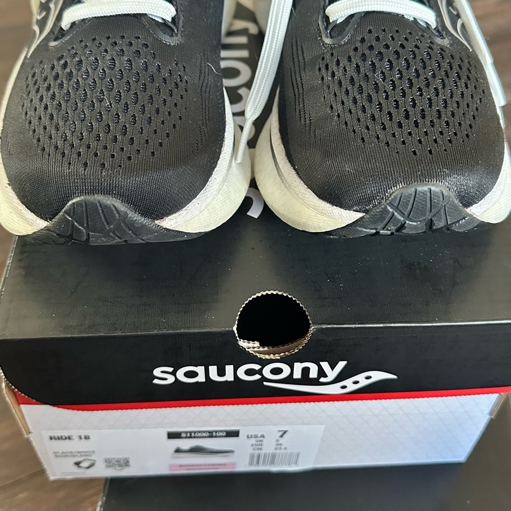 SAUCONY RIDE 18 Black/White Shoe - Picture 15 of 16
